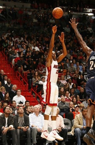 而是以半身 而是以半身